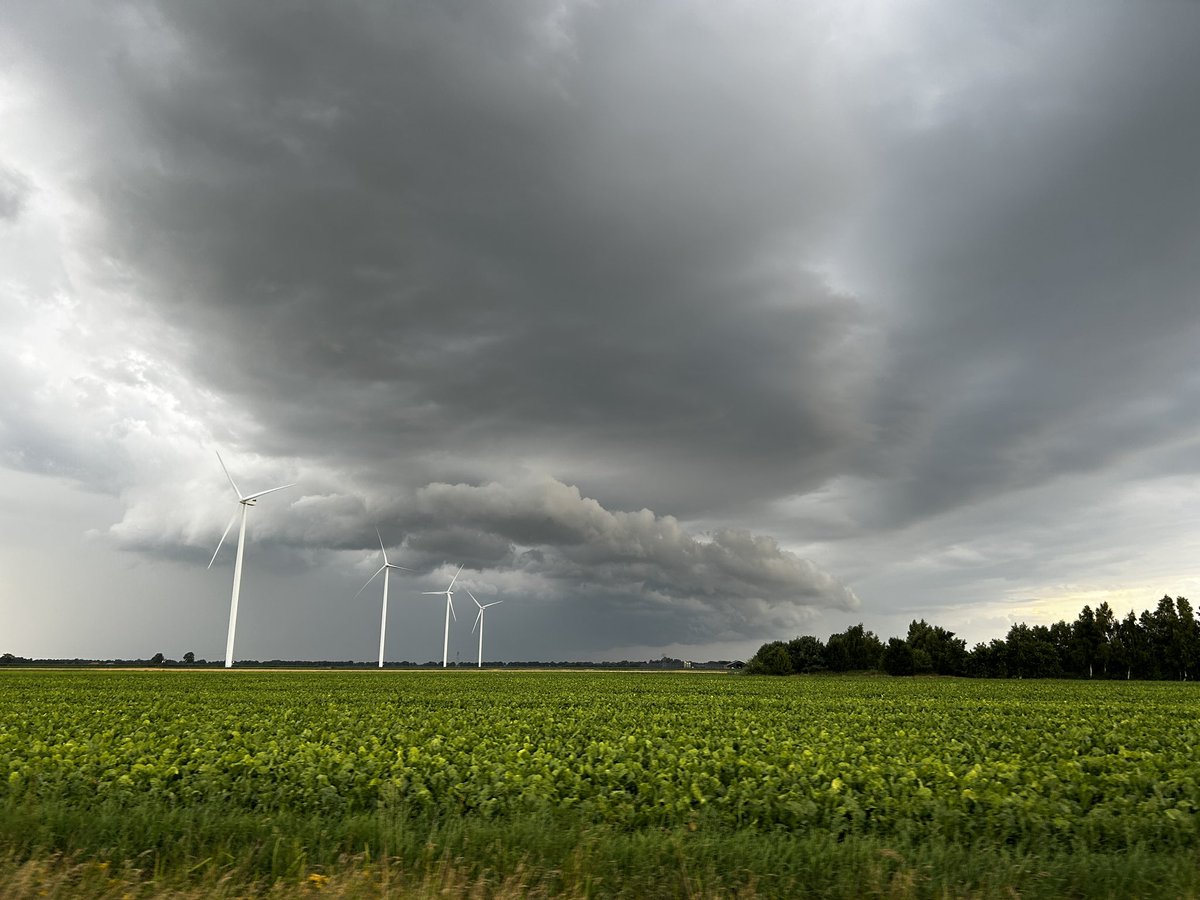 Marianne Sikkenga-Keizer (@mariannesk82) on Twitter photo 19u, boven noord Drenthe/Groningen. Mooie #arcus #onweer
<a href="/StormchaserNL/">Wouter van Bernebeek</a> <a href="/OnlineweatherNL/">Onlineweather Stormchasers</a> <a href="/Art_of_thunders/">Art of Thunders Stormchasers</a> <a href="/janvissersweer/">JAN VISSER</a> <a href="/BuienRadarNL/">Buienradar</a> <a href="/helgavanleur/">Helga van Leur โ</a> <a href="/weeronline/">Weeronline</a> <a href="/MeteoRoodescho1/">Meteo Roodeschool</a> 19u, boven noord Drenthe/Groningen. Mooie #arcus #onweer
<a href="/StormchaserNL/">Wouter van Bernebeek</a> <a href="/OnlineweatherNL/">Onlineweather Stormchasers</a> <a href="/Art_of_thunders/">Art of Thunders Stormchasers</a> <a href="/janvissersweer/">JAN VISSER</a> <a href="/BuienRadarNL/">Buienradar</a> <a href="/helgavanleur/">Helga van Leur โ</a> <a href="/weeronline/">Weeronline</a> <a href="/MeteoRoodescho1/">Meteo Roodeschool</a>