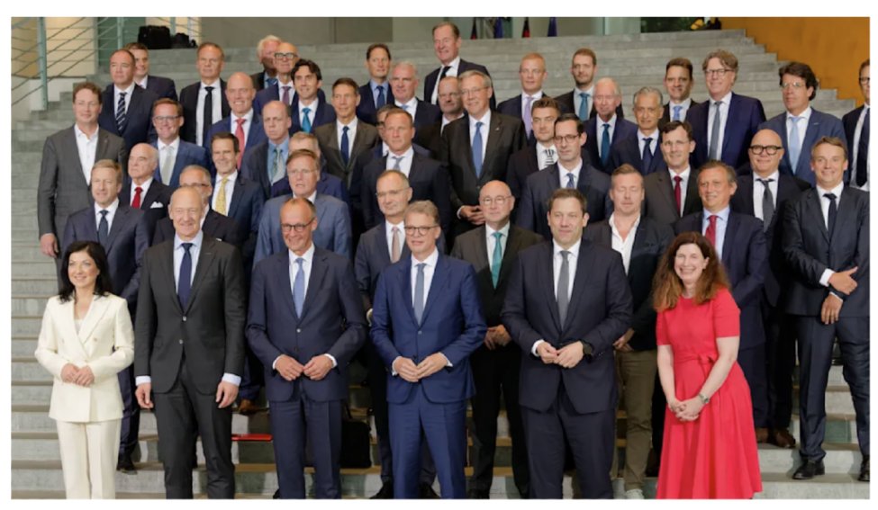 IngenieurGruen's tweet image. Drei der größten Probleme in #Deutschland in einem Foto:
❗Friedrich #Merz
❗#GasKathi #Reiche
❗rückständige Manager (gendern überflüssig)