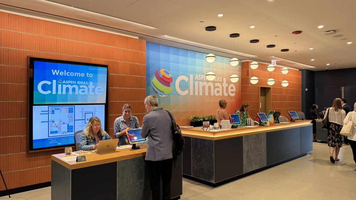 MadiHilly's tweet image. Chicago welcomed @aspenideas climate conference with wildfire smoke and an extreme heat watch.

Good thing this city’s been powered 24/7 by clean nuclear energy for 40+ years. What a perfect demonstration for a climate crowd. 

If you&apos;re here, hit me up!