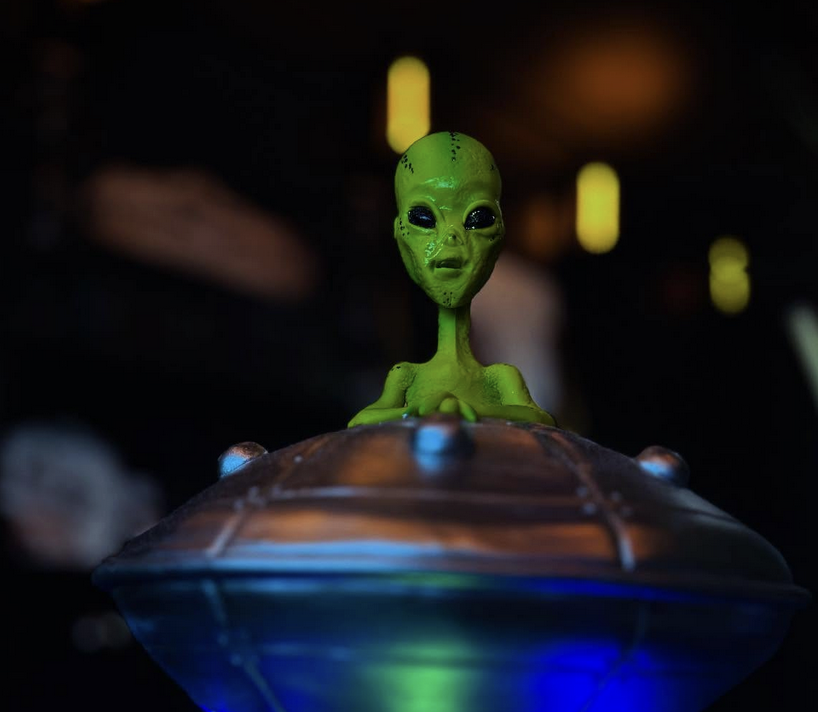 TVTango's tweet image. 🌟Watch tonight @FoodNetwork 9-10:30pm Season Finale SUPER MEGA CAKES #SuperMegaCakes "Alien Invasion" Starring @duffgoldman Judges #SherryYard #AmauryGuichon @JackOsbourne About bit.ly/4025f71