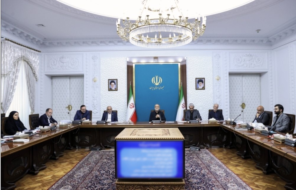 drpezeshkian2's tweet image. دکتر پزشکیان در جلسه شورایعالی مناطق آزاد و ویژه اقتصادی:
سرمایهگذاریهای مشترک در مناطق آزاد رویکردی «برد-برد» برای طرفین داخلی و خارجی است.
_ تصویب ۱۶ مصوبه کارگروه تخصصی
_ رونمایی از ۳ پروژه هوشمند سازی مناطق آزاد تجاری_صنعتی و ویژه اقتصادی
president.ir/fa/160474