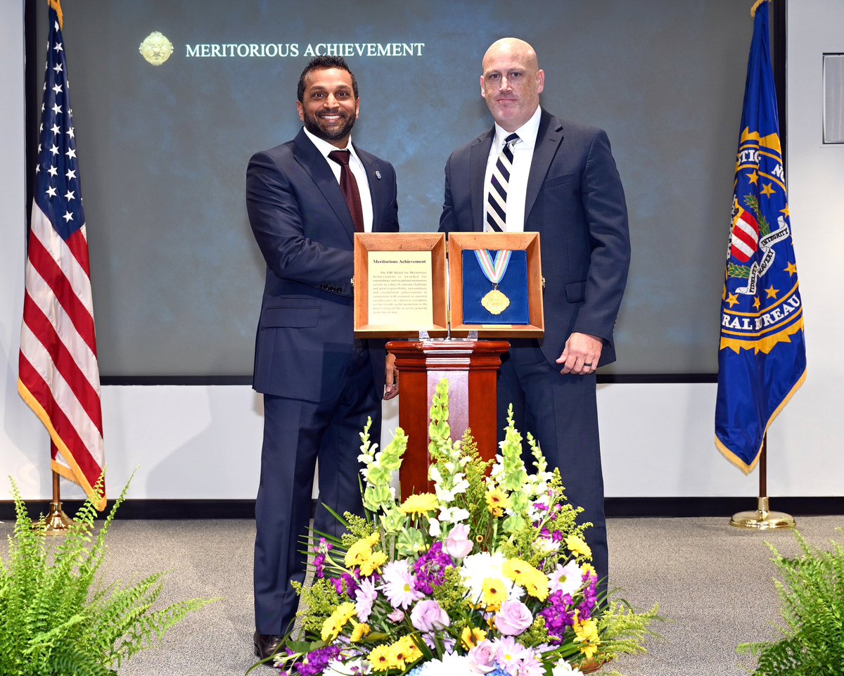 FBIDirectorKash's tweet image. Proud to award this year’s recipients of the FBI Honorary Medals.
This is one of our highest awards for the men and women of the @FBI — reserved for nominees recognized for acts of bravery, heroism, and valor in service of the country.
We selected 31 nominations amounting to 96…
