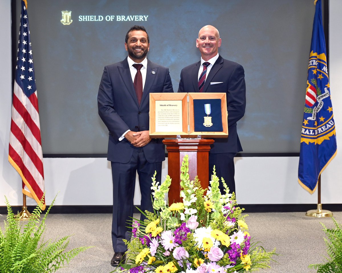 FBIDirectorKash's tweet image. Proud to award this year’s recipients of the FBI Honorary Medals.
This is one of our highest awards for the men and women of the @FBI — reserved for nominees recognized for acts of bravery, heroism, and valor in service of the country.
We selected 31 nominations amounting to 96…