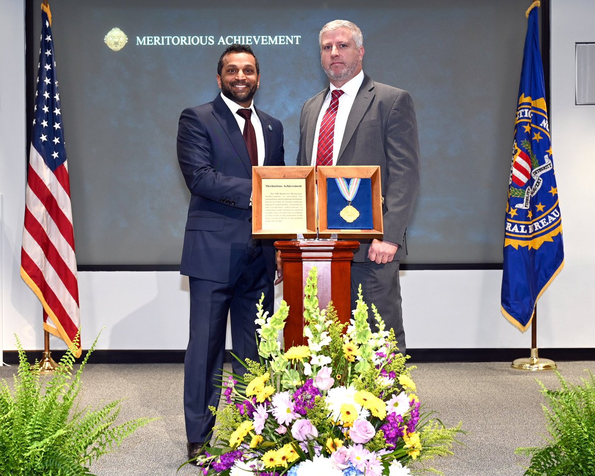 FBIDirectorKash's tweet image. Proud to award this year’s recipients of the FBI Honorary Medals.
This is one of our highest awards for the men and women of the @FBI — reserved for nominees recognized for acts of bravery, heroism, and valor in service of the country.
We selected 31 nominations amounting to 96…