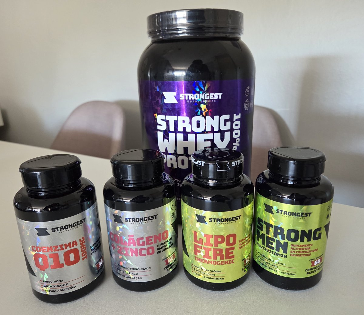 ZanfaVive's tweet image. Chegou os mimos do mês da @strongestsupps 💪
Amanhã volto a rotina de treinos após 15 dias vegetando e jogando videogame, projeto Zanfa Turbo segundo semestre está on! 👊
Use o cupom ZANFA na loja da Strongest para ter aquele desconto maroto:
strongest.com.br