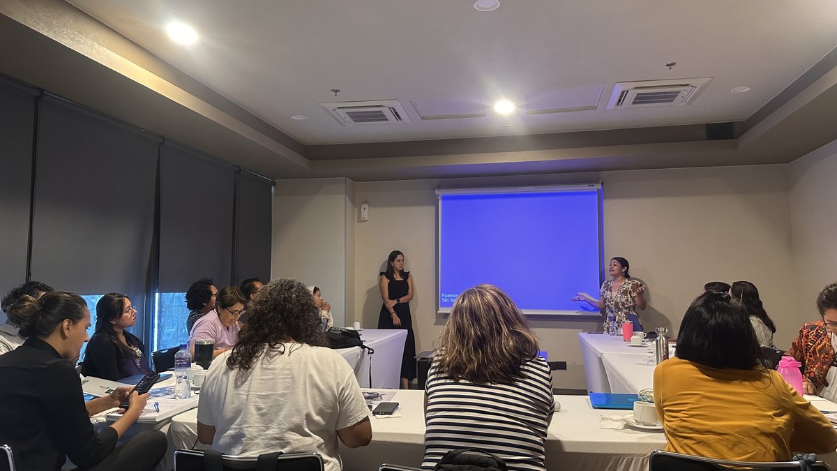 RepemarMX's tweet photo. Mariana Suasnávar y  Rebeca Fernández de @cobi_mx  nos comparten la importancia de los refugios pesqueros en México.

#Encuentroporlosmares en📍 Mérida, #Yucatán https://t.co/HswejdKAr8