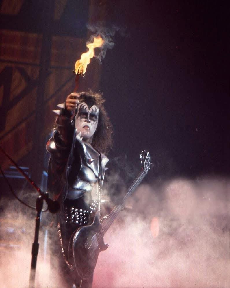 rebelwithyou's tweet image. Destroyer/Spirit of 76 Tour⚡️
Nashville Municipal Auditorium
Nashville, Tennessee, July 21, 1976
📸Beth Gwinn & Thick Bryan
#Kiss #kissArmy @genesimmons