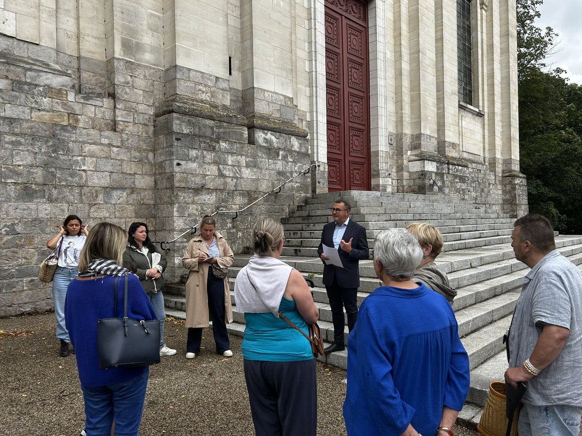 VilleArras's tweet image. 🚶‍♂️ Ce soir, @fleturque et Évelyne Beaumont ont rencontré les habitants des quartiers Arts, Méaulens et Saint-Géry pour échanger sur les projets en cours.
🅿️ La balade s’est conclue par l’inauguration du nouveau parking de 20 places rue du Crinchon 
#Arras #Proximité