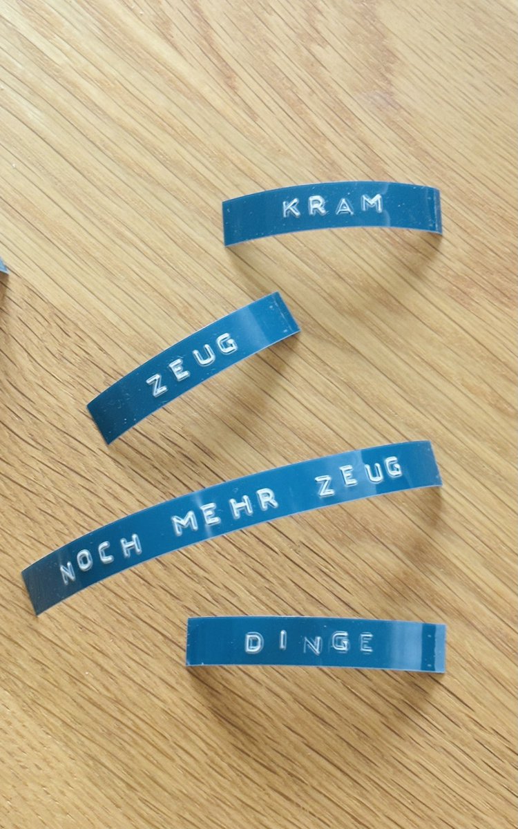 BruneKerstin's tweet image. Wichtig beim Kelleraufräumen: Die angemessene Beschriftung.