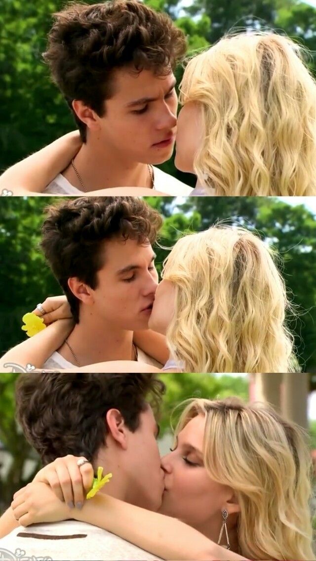 MissBlackstairs's tweet photo. Me niego a aceptar que no tendremos esto de nuevo en Soy Luna 4. 😭😭 Lo preciosos que son.
#Simbar #AmbarSmith #SimonAlvarez #SoyLuna4 https://t.co/V7kNVYAGnd