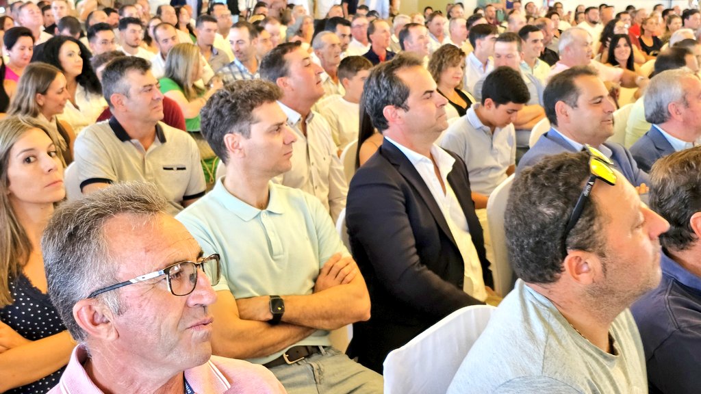 UPAANDALUCIA's tweet image. Nuestro secretario general está en Jaén para asistir, junto al vicesecretario general de Organización de @UPAJAEN, @eliosanchez_, a la entrega de resoluciones de @AgriculturAnd a la modernización. Un acto que preside el presidente de @AndaluciaJunta, @JuanMa_Moreno.