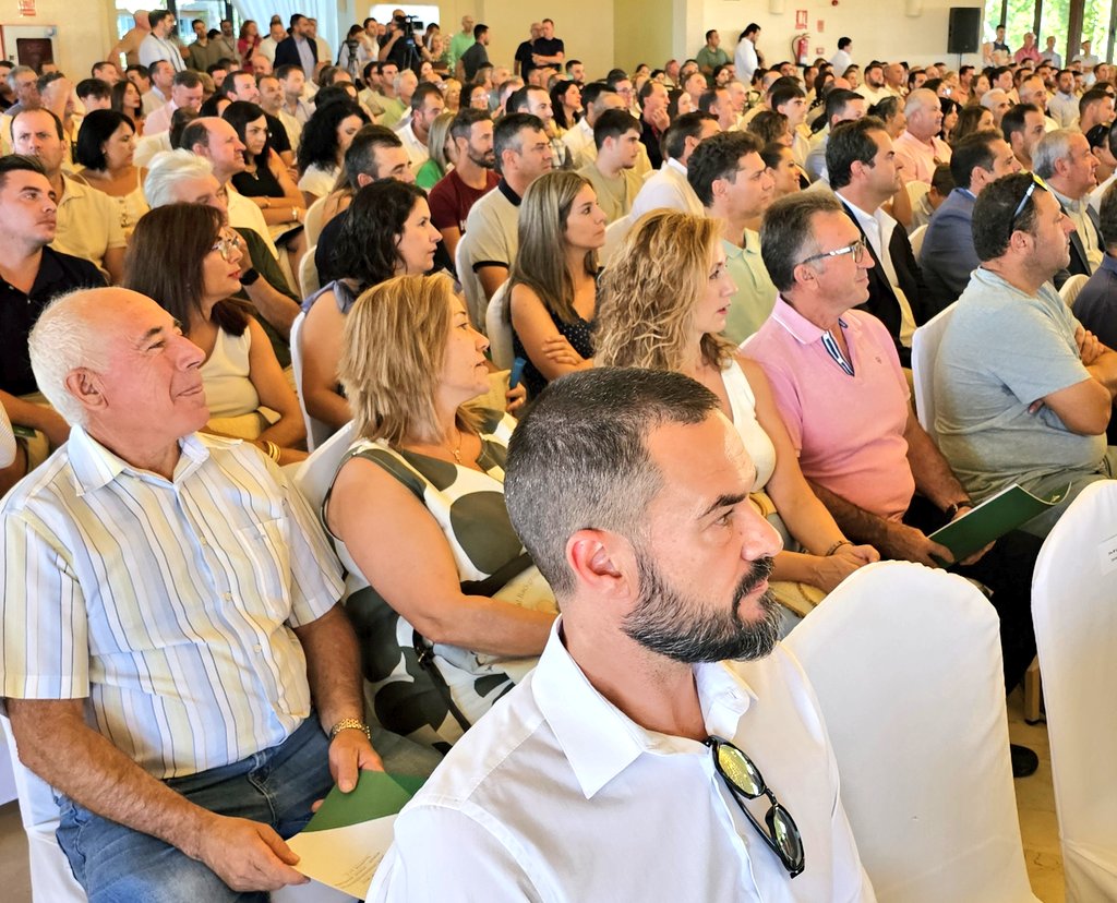 UPAANDALUCIA's tweet image. Nuestro secretario general está en Jaén para asistir, junto al vicesecretario general de Organización de @UPAJAEN, @eliosanchez_, a la entrega de resoluciones de @AgriculturAnd a la modernización. Un acto que preside el presidente de @AndaluciaJunta, @JuanMa_Moreno.