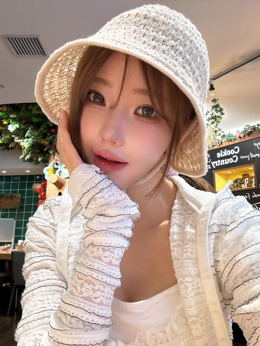 @Weekly_QWER: Jul,21,2025 Magenta naver fancafe post Today is Gen chan who worked hard and took classes! There will be a lot of big performances coming up soon☺️ Gen chan is working hard for these days! hehe Should I upload the cute reels I took with Hina after the…