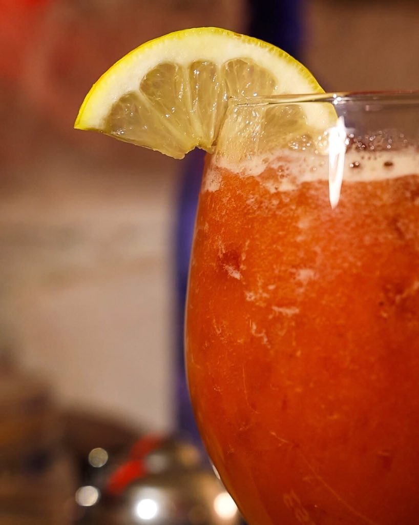 ❓ ¿SABES QUÉ LE FALTA A TU VERANO? ❓
💫 "EL SECRETO DE LA TRAVIATA" 🕶️✨
🍹 Cóctel SORPRESA (+ ¡ingredientes secretos! 🤫🔐)
🔥 ¿TE ATREVES A DESCUBRIRLO? 😏👇