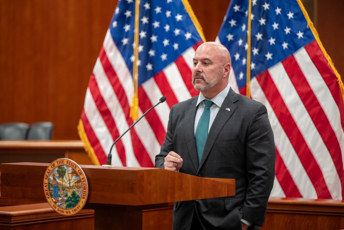 GovGoneWild's tweet image. Today, I’m honored to have been sworn in as the CFO of the great State of Florida.
.@GovRonDeSantis said it best: buckle up because there’s a new sheriff in town.
The people of Florida deserve a leader who will fulfill every promise they make.
There is no one that is going…