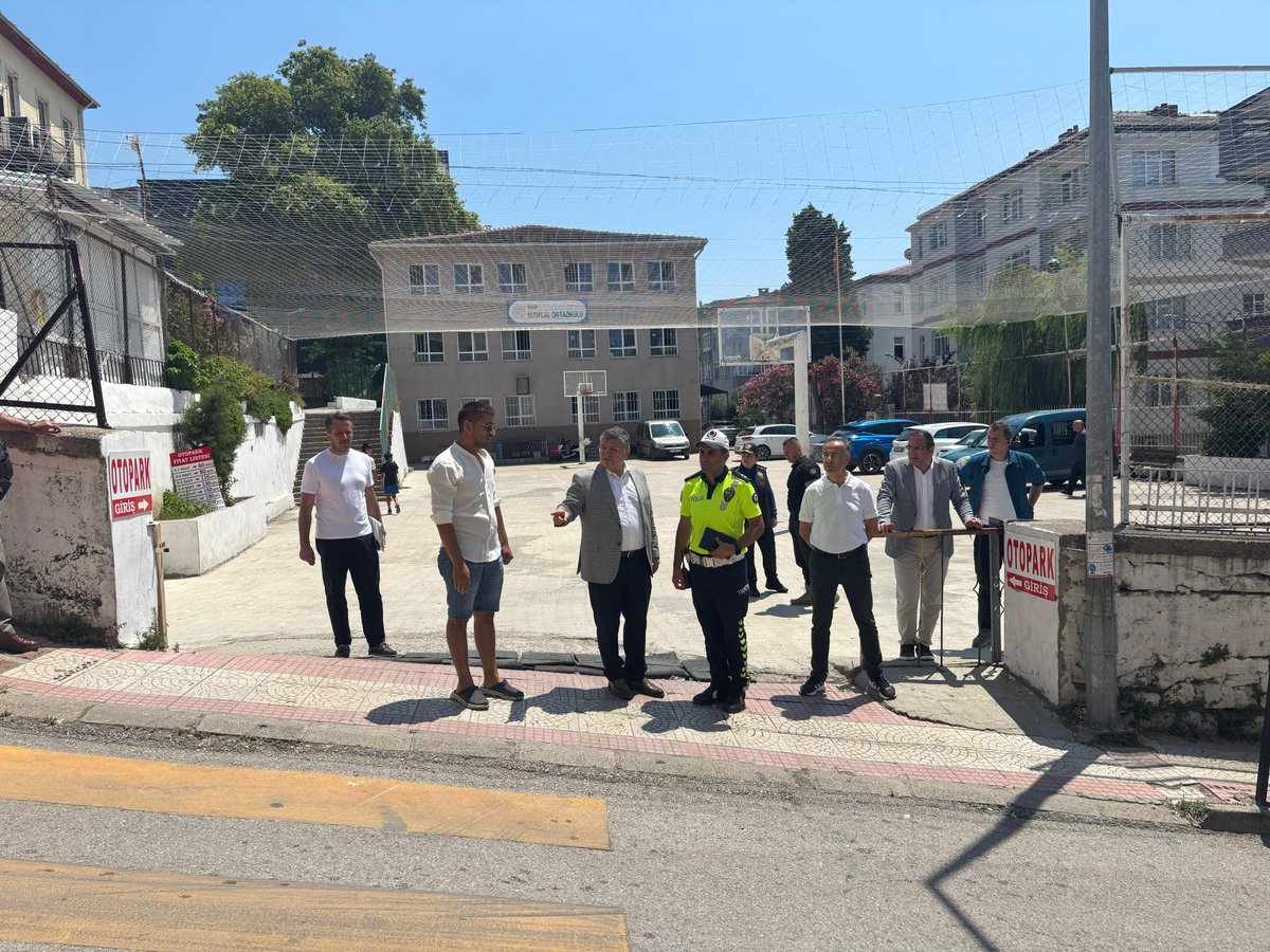 T.C. Sinop Valiliği (@tcsinopvaliligi) on Twitter photo 🚘🅿️ #Otopark Çalışmaları/Okul Bahçeleri
Özellikle yaz aylarında artan araç trafiği ve otopark ihtiyacına çözüm üretmek amacıyla Valimiz Dr. <a href="/mustafaozarslnn/">Dr. Mustafa Özarslan</a> 'ın talimatları doğrultusunda çalışmalar devam ediyor.
Bu kapsamda, Çevre, Şehircilik ve İklim Değişikliği Bakanlığı ile 🚘🅿️ #Otopark Çalışmaları/Okul Bahçeleri
Özellikle yaz aylarında artan araç trafiği ve otopark ihtiyacına çözüm üretmek amacıyla Valimiz Dr. <a href="/mustafaozarslnn/">Dr. Mustafa Özarslan</a> 'ın talimatları doğrultusunda çalışmalar devam ediyor.
Bu kapsamda, Çevre, Şehircilik ve İklim Değişikliği Bakanlığı ile