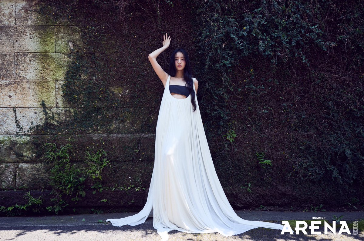 #Kōki in #VeraWangHAUTE for ARENA HOMME+ CHINA July Issue. @arenahommepluschina

A light ivory plunging U-neck gathered stretch cupro A-line gown with a blousoned back peplum, and a black Italian silk faille bandeau bra.

#VeraWang #VeraWangGang #Kōki #木村光希