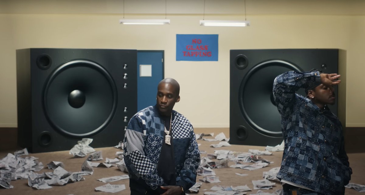 when you trying to chalk up in public and ya boi acting "normal" not to draw attention