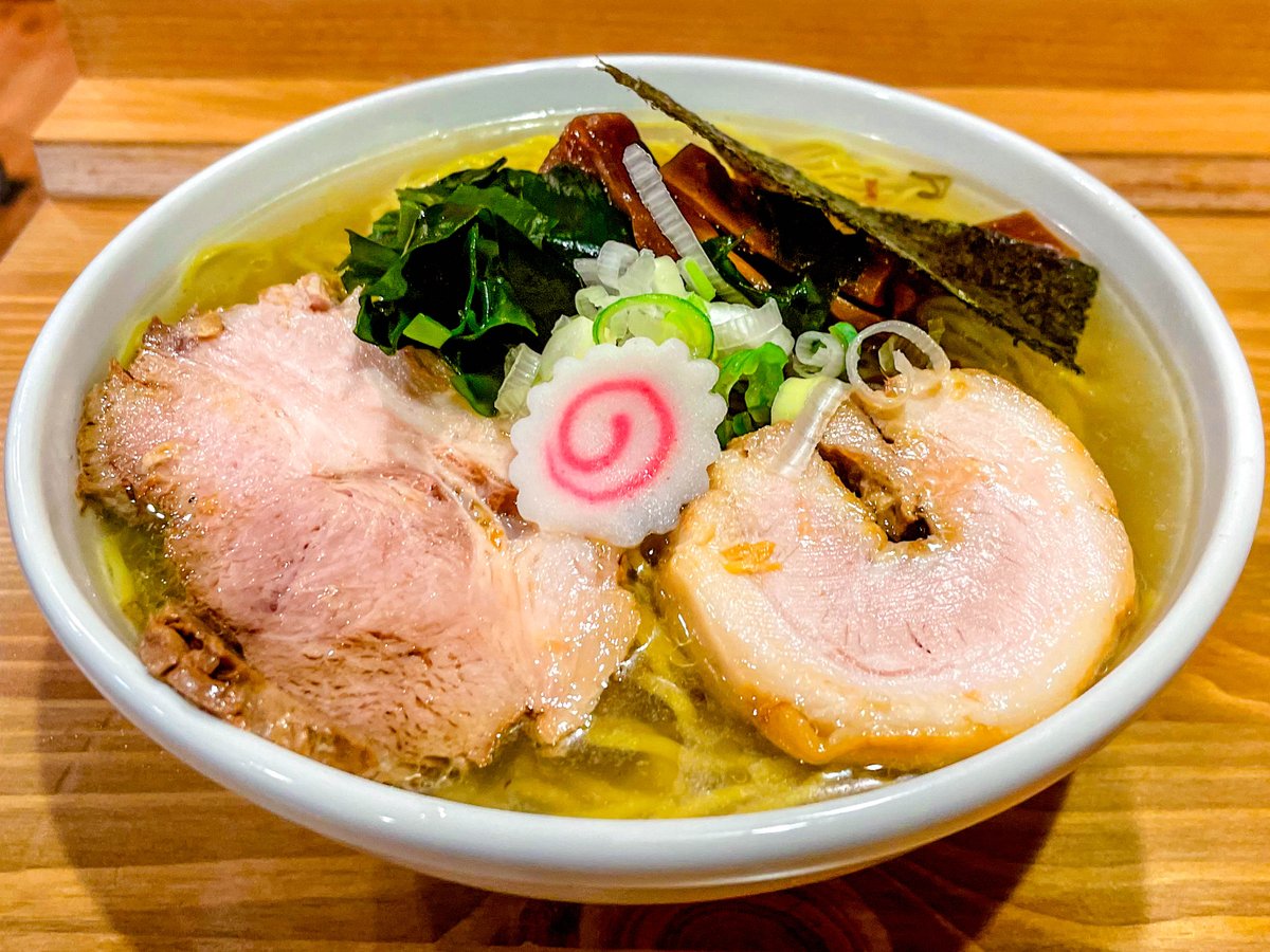 kugai_____'s tweet image. 麺や六等星@稲田堤
牛のシッポと牡蠣のラーメン (塩)
色々あり1ヶ月以上振り。塩がビシッと効いたスープはまったりとした牛脂のファーストタッチに牛テールと牡蠣の豊かな出汁で超絶激ウマ🌟 札幌麺も抜群に合ってる。焼豚は2種でどちらも物凄く美味しい。
6️⃣さんの🐮はやはり至高最高の一杯💯‼