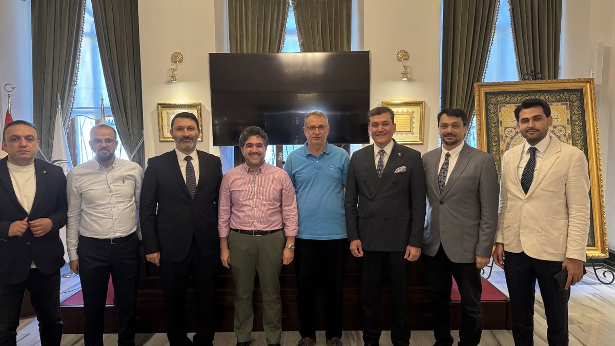 AYBİR olarak, İslam İşbirliği Teşkilatı'na bağlı İslam Tarih, Sanat ve Kültür Araştırma Merkezi (IRCICA)’nı ziyaret ettik.
Merkezde gerçekleştirilen görüşmede, IRCICA’yı temsilen Prof. Dr. Sadık Ünay ve Prof. Dr. Cengiz Tomar hocalarımızla bir araya geldik.
Ziyaret kapsamında,
