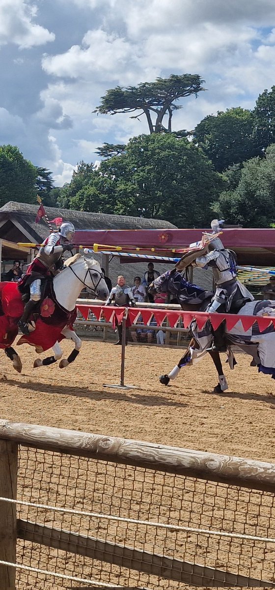 Been smashing some conceptual ideas out for book AND book three of the dwarf planet series recently.
Also went to Warwick castle and took this cool pic.
#writerscommunity #writersoftwitter #Writer #scifi #fantasy #scififantasy #AuthorLife #authorscommunity