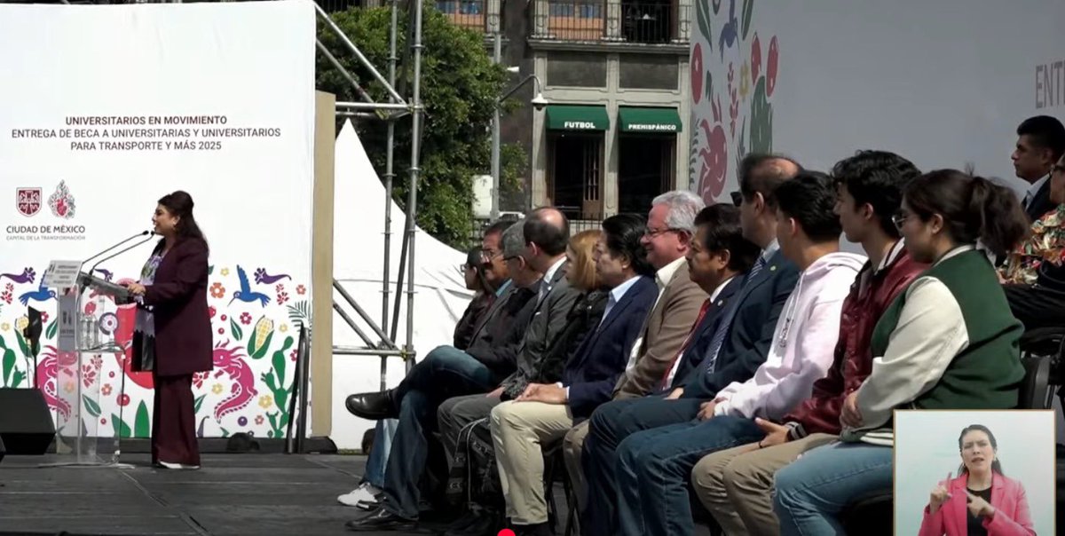 AnitaLomeli's tweet image. 🎓 La Jefa de Gobierno @ClaraBrugadaM y el secretario de Educación, @mario_delgado, encabezaron la entrega de 20 mil nuevas becas de transporte para estudiantes universitarios.
Con este apoyo, ya son 75 mil becas otorgadas, rumbo a la meta de 100 mil para garantizar que nadie…