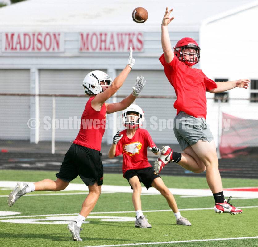 SWOSportsDaily's tweet image. FOOTBALL: Fenwick on upswing in Cranford's return to head coaching helm: 'Everything is just at another level' ... Rick Cassano's comprehensive feature with comments from Fred Cranford and senior lineman Ben Abbott, plus 32 professional photos with captions from the Falcons'…