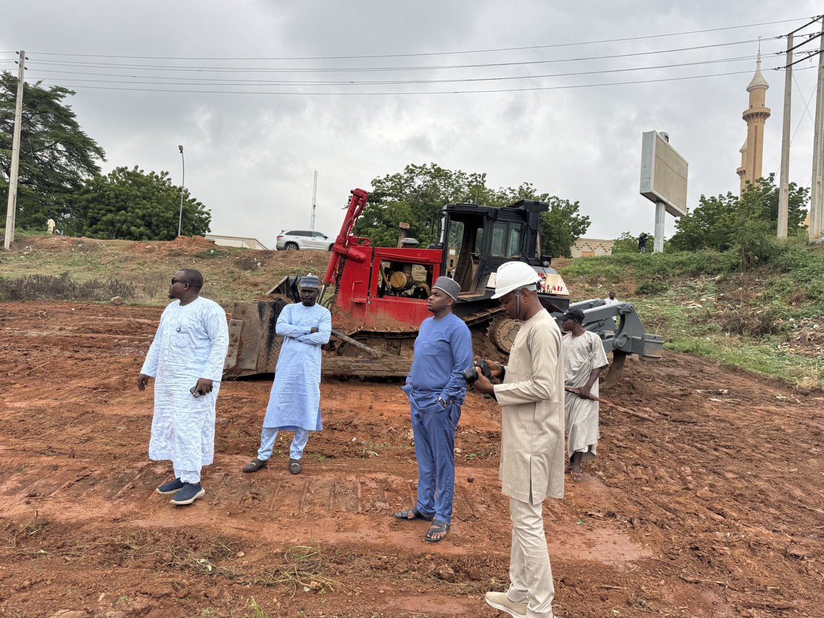 MusaGwary's tweet image. Construction begins on Abuja Marina Towers — a landmark joint venture between Abuja National Mosque & Thinklab Group! 🏗️🌆
10 eight-storey towers rising near the iconic Mosque, blending modern design with Islamic values. Chairman Dr. Sa’id Kori led today’s site inspection.