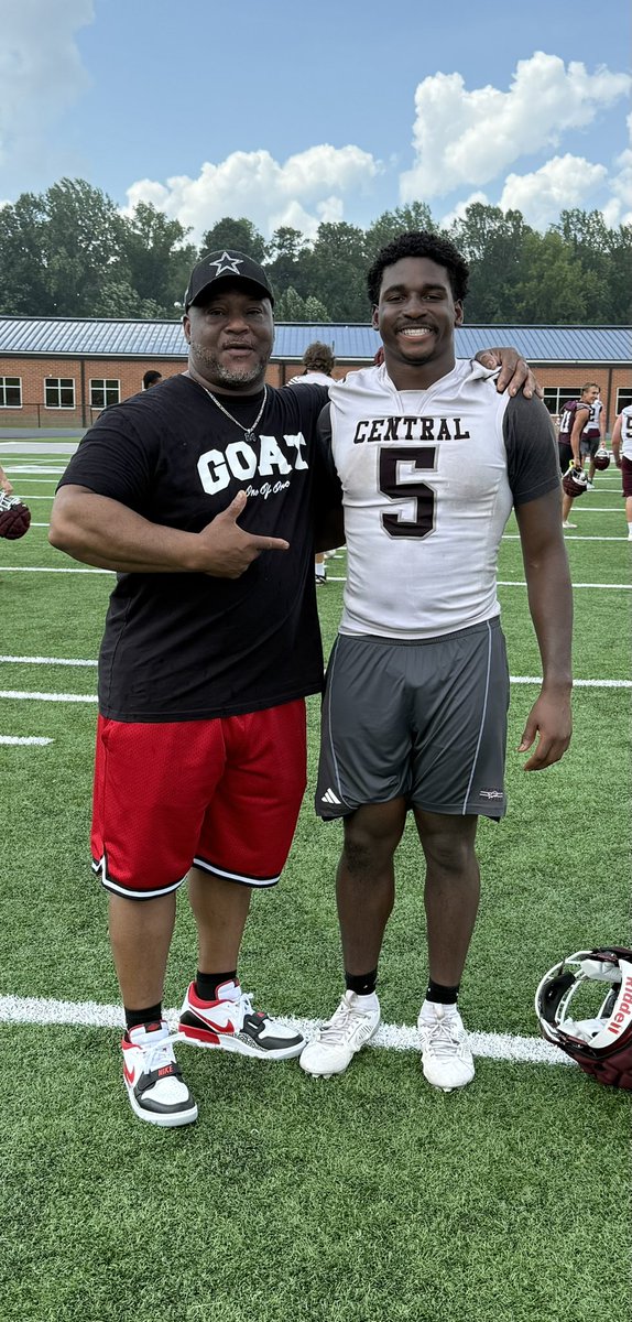 LIONSTRONGFB's tweet image. Our guys had the privilege of having Central Legend Walt Crowder come and speak today about it means to be a LION! Also welcomed fellow HOF member Kenny Parks.
Crowder has many accolades, but one special one is his selection to the 87’ Atlanta Journal-Constitution Super 11! He…