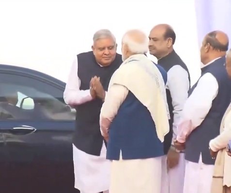 IAmAarav8's tweet image. Jagdeep Dhankar may have officially resigned from post of @VPIndia today, but his spine resigned a long time ago.
#JagdeepDhankhar