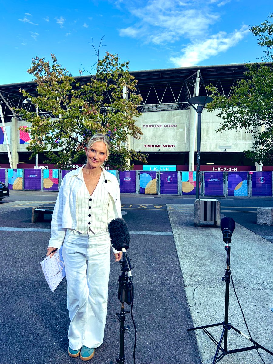 SkyJacquie's tweet image. Geneva Stadium match day minus 1 @Lionesses v Italy 🏴🇮🇹 @WEURO2025 - Sarina Wiegman re Jess Carter ‘she’s ready to compete & perform’ re Italy ‘disrespectful to Italy to think of ourselves as favourites complacency is the biggest mistake we could make’