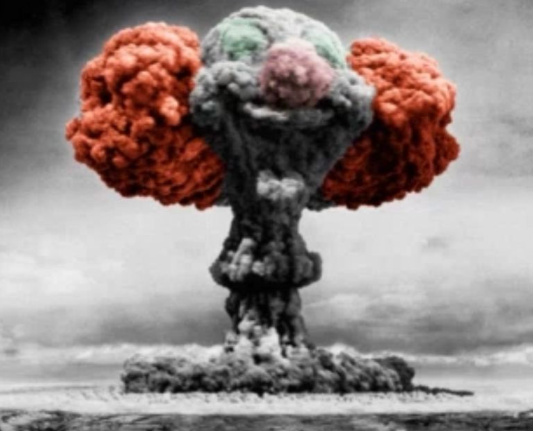 StrongEconomics's tweet image. Will the EU last beyond 2026? - Ask yourself if Germany were at war with Ukraine and Putin said Here are long-range missiles so that you can attack Berlin and Frankfurt, would Germany look to just Ukraine or to Russia orchestrating the whole war? zurl.co/JZgZb