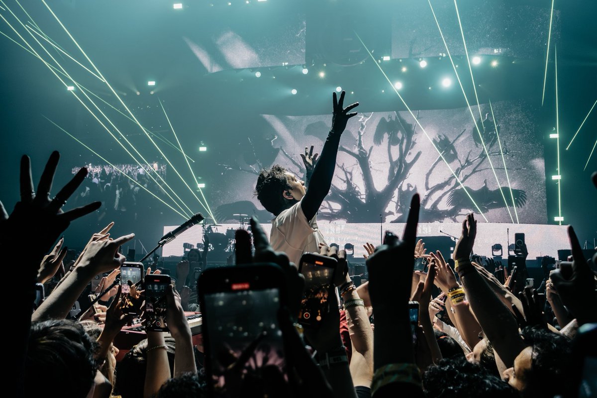 gracr0c's tweet image. a collection of my fave pics i got from the four tøp shows i went to!!!