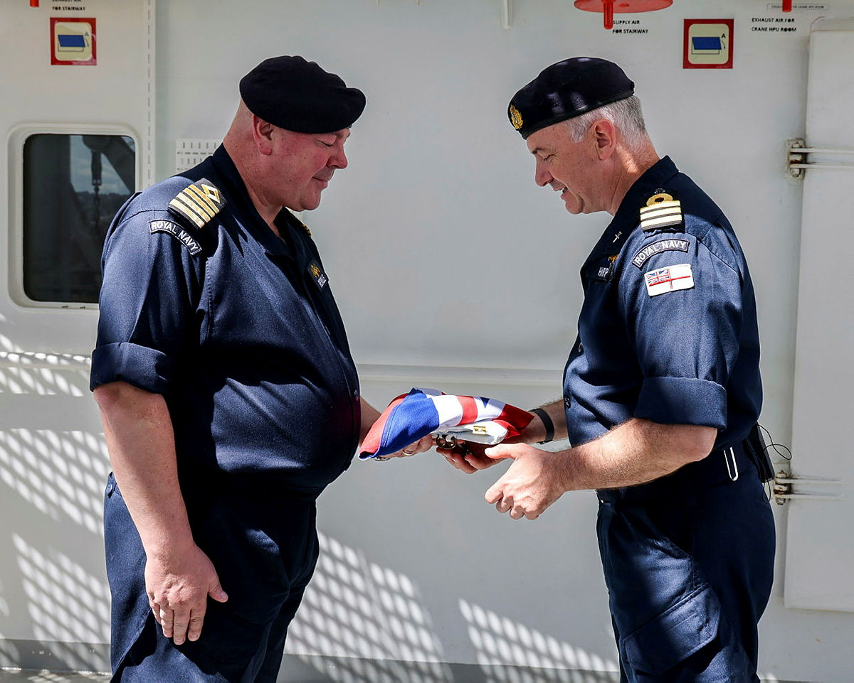 UKForcesTracker's tweet image. RFA Stirling Castle has been transferred to the Royal Navy as HMS Stirling Castle.
This will allow the ship to become fully crewed to continue developing uncrewed mine countermeasures capability.
(Src/img: @HMS_Str_Castle)