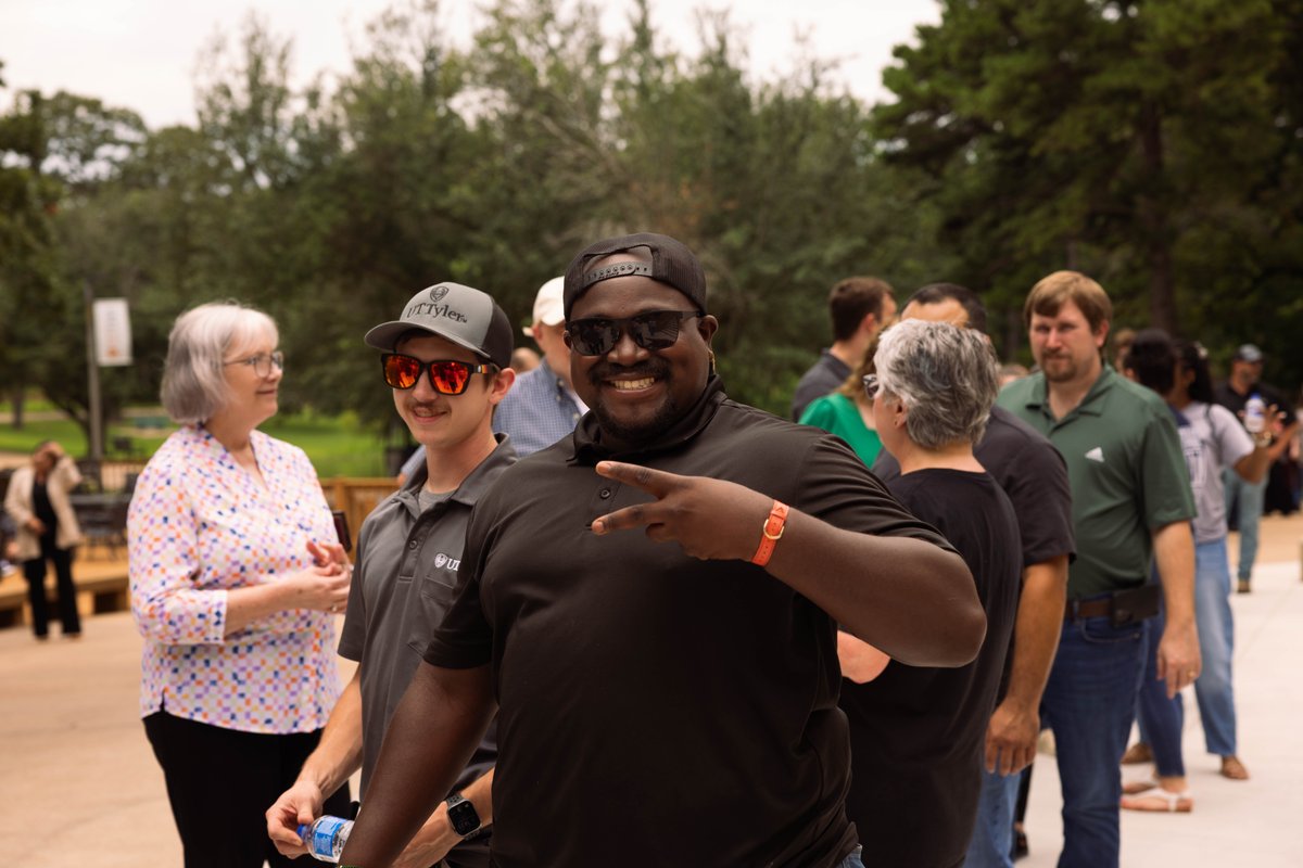 UTTyler's tweet image. Appreciation with a view! 🤩🫶 Last week, we celebrated our amazing faculty and staff with an employee appreciation ice cream social! #EmployeeAppreciation #UTTyler #UniversitySteps