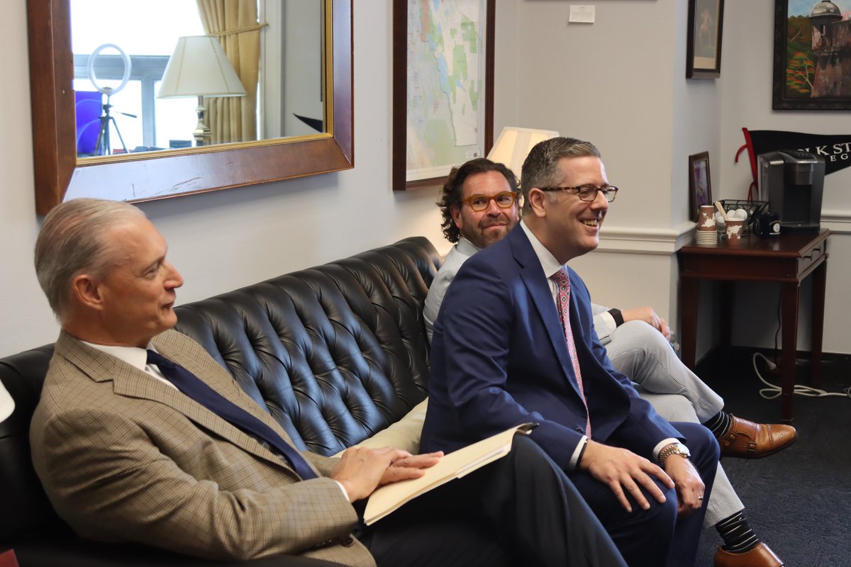 RepDarrenSoto's tweet image. Met with Impact Health to discuss the repercussions that Republicans' One Big Ugly Law will have on Medicaid, health insurance rates, and hospital funding across our state.
We are proud to support our healthcare providers as they work to keep our constituents healthy & covered.