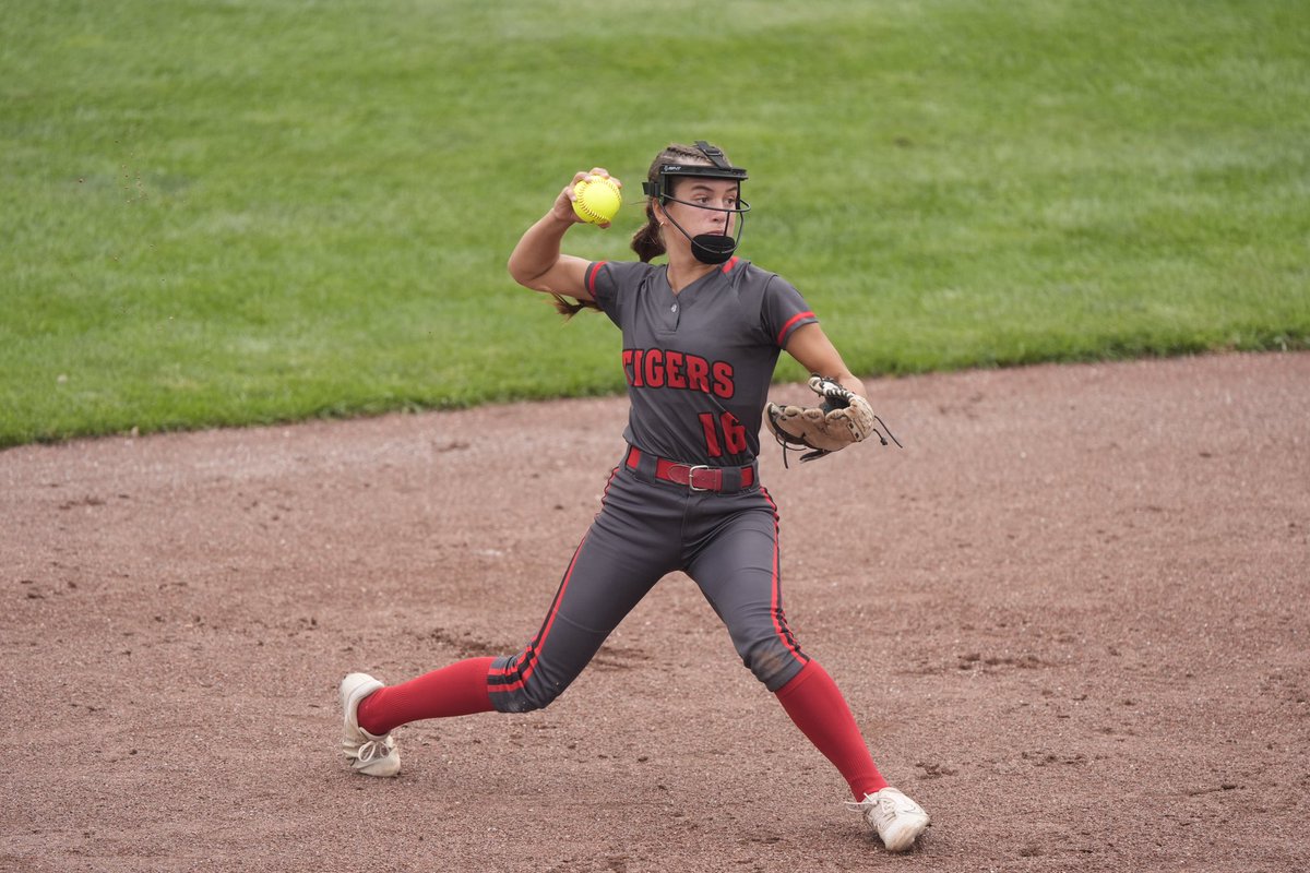 𝐁𝐈𝐆 𝐖𝐈𝐍! 🥎

#5 ADM defeats #4 DCG 4-1 in 9 innings! ADM will play Pella in the Class 4A semifinals on Wednesday at 10:00am on Channel Seeds Field. 

#IGHSAU #IowaGirl #StateSoftball
