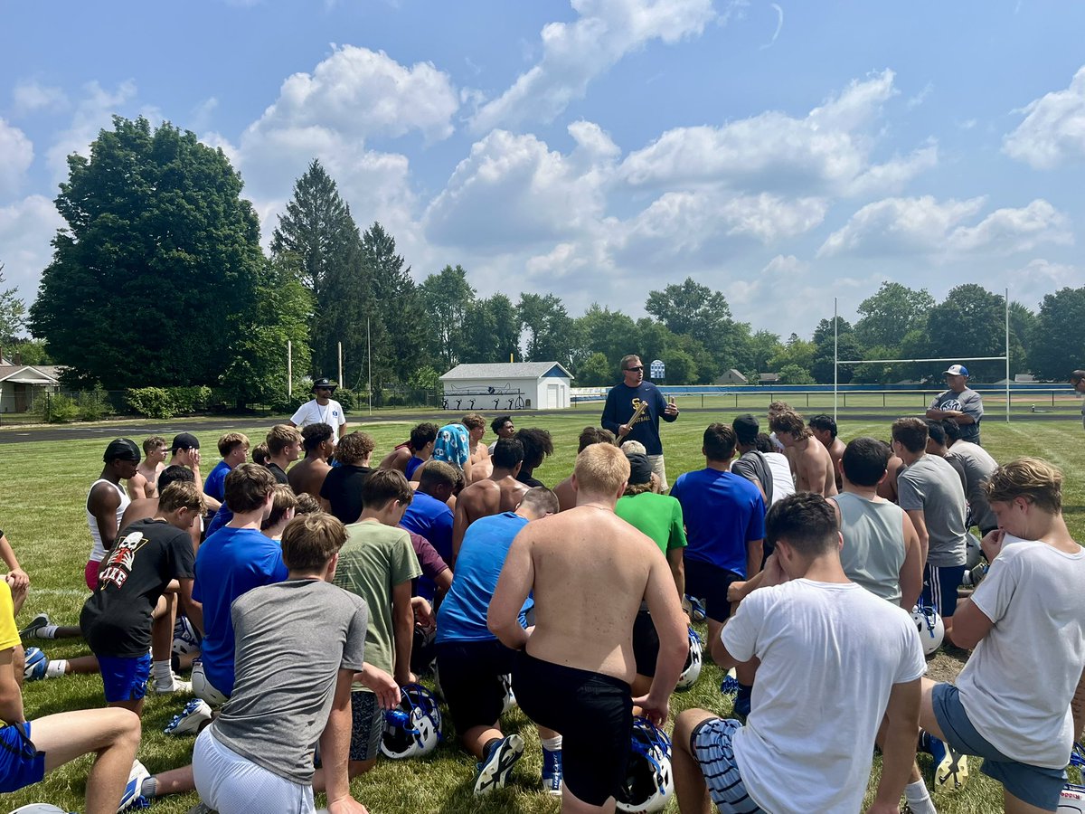 joel12p's tweet image. Excellent Day 1 of our 2025 Team Camp! Coach’s shout outs to Cameron Ritz, Rylee Grayer, and Noah Yatzek.

Another special shout out to @CoachKohn12 of @SienaHeightsFB for stopping by to speak to the team!

#TDC