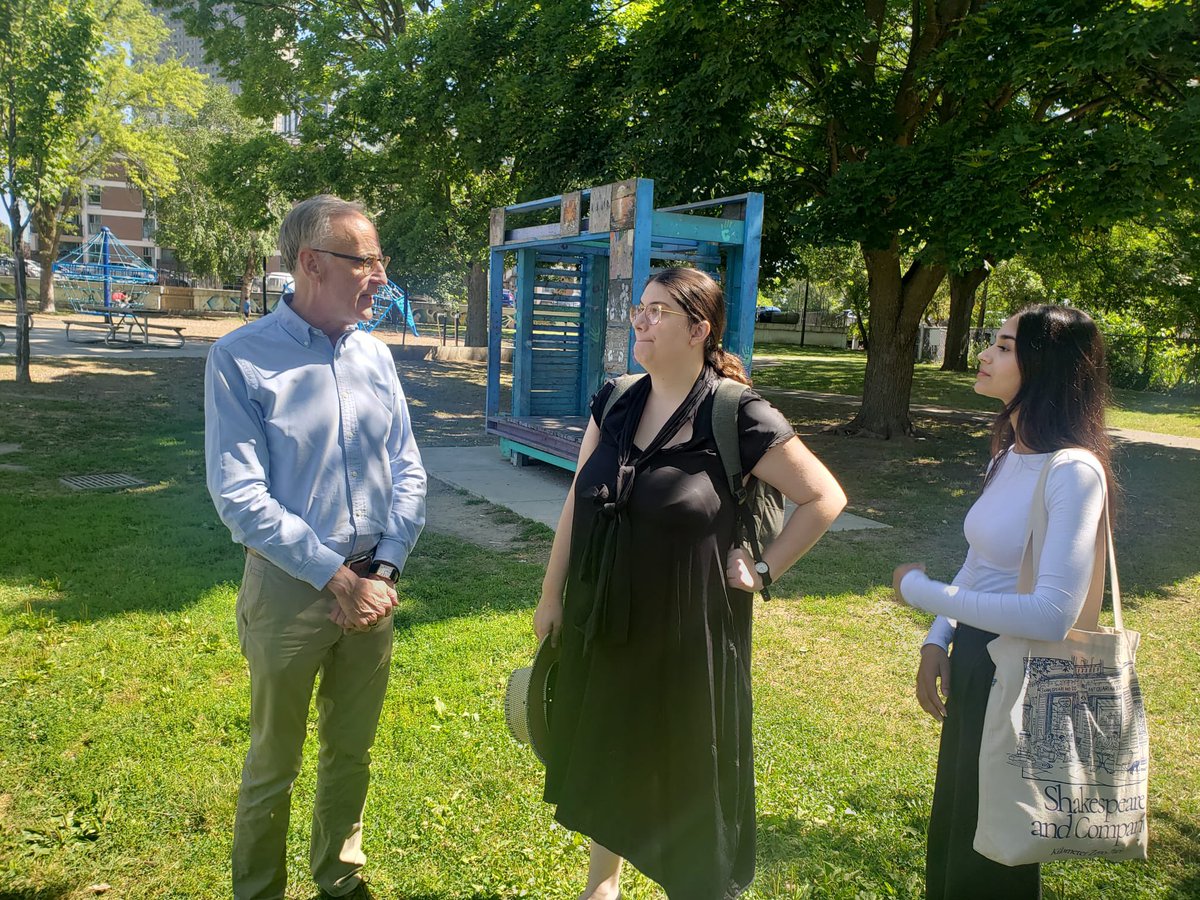Rob_Oliphant's tweet image. Art brings life, inspires connection and fuels creativity in our community.

@STEPSPublicArt empowers artists to animate our public spaces. Glad to join Canada Summer Jobs students from STEPS at R.V. Burgess Park to discuss restoration projects and new artwork in Don Valley West.