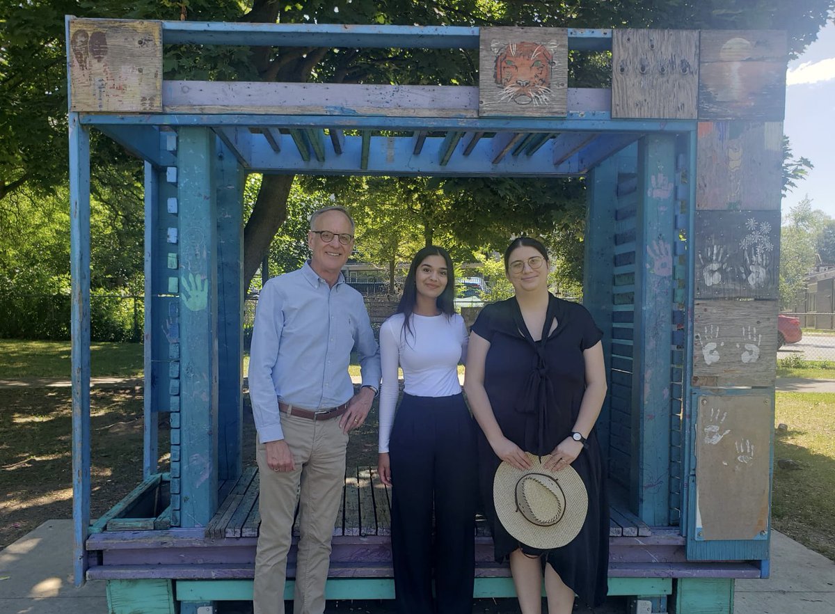 Rob_Oliphant's tweet image. Art brings life, inspires connection and fuels creativity in our community.

@STEPSPublicArt empowers artists to animate our public spaces. Glad to join Canada Summer Jobs students from STEPS at R.V. Burgess Park to discuss restoration projects and new artwork in Don Valley West.