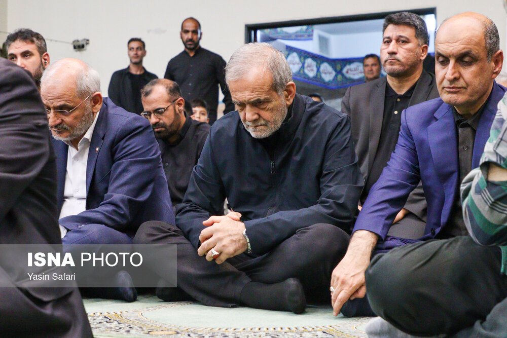 ISNAMEDIA's tweet image. یادواره شهدای گیلانی حملات رژیم صهیونیستی - تهران
عصر امروز،مراسم یادواره۴۵شهید گیلانی حملات رژیم صهیونیستی در مسجد امام رضا(ع)شهرک انصار تهران با حضوررئیسجمهور برگزار شد.دراین مراسم،گیلانیهای مقیم تهران وهمچنین خانوادههای معززشهدا حضور به عمل رساندند.
isna.ir/xdTNpS