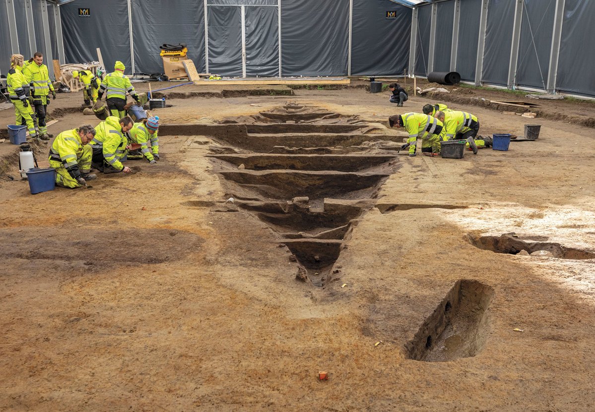 archaeologymag's tweet image. Excavations of Viking funeral ships found in the 1800s and 1900s in Scandinavia—including at Gjellestad, Norway (pictured)—and beyond, coupled with firsthand accounts of ancient rituals, are helping researchers understand the Viking funeral ceremonies.
archaeology.org/issues/july-au…