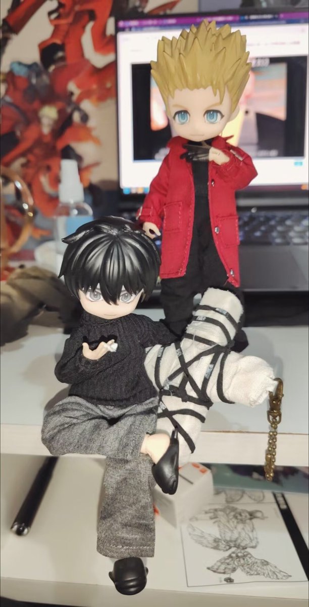 WiNyIn083's tweet image. 最近在做的事⬇️翅膀实在是太适合vash了忍不住一直一直拍…#trigun