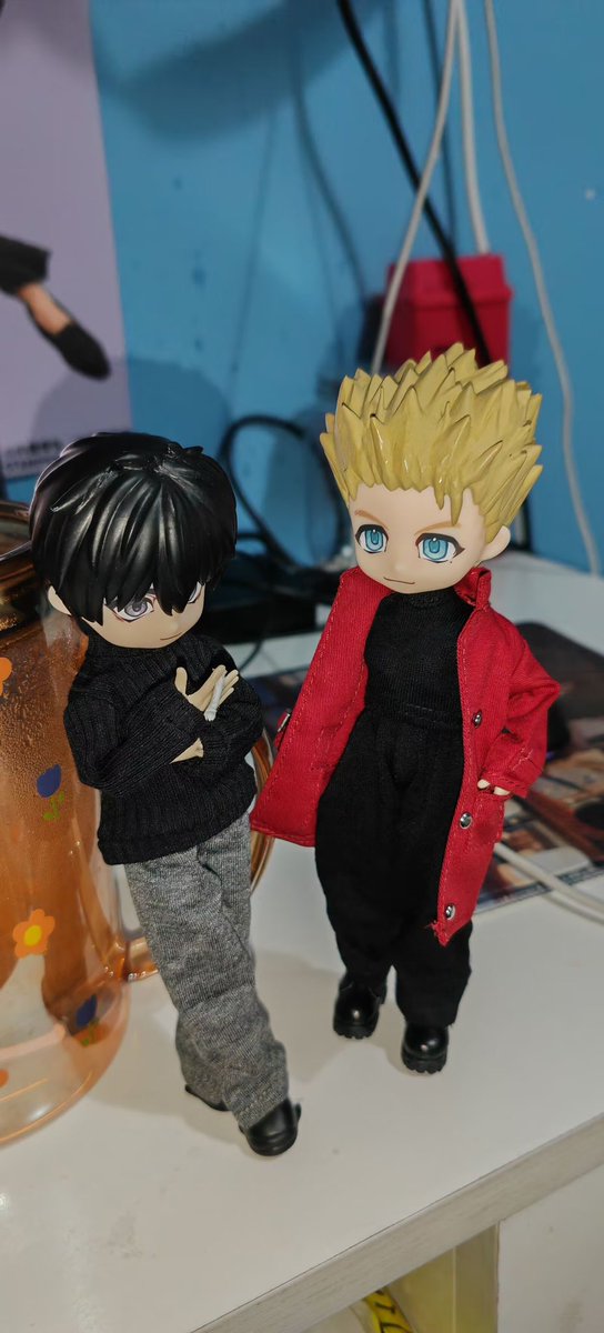 WiNyIn083's tweet image. 最近在做的事⬇️翅膀实在是太适合vash了忍不住一直一直拍…#trigun