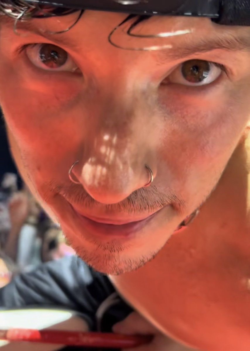jermalvr's tweet image. we have come for your nectar.
#pilotstwtselfieday #pilottwtselfieday