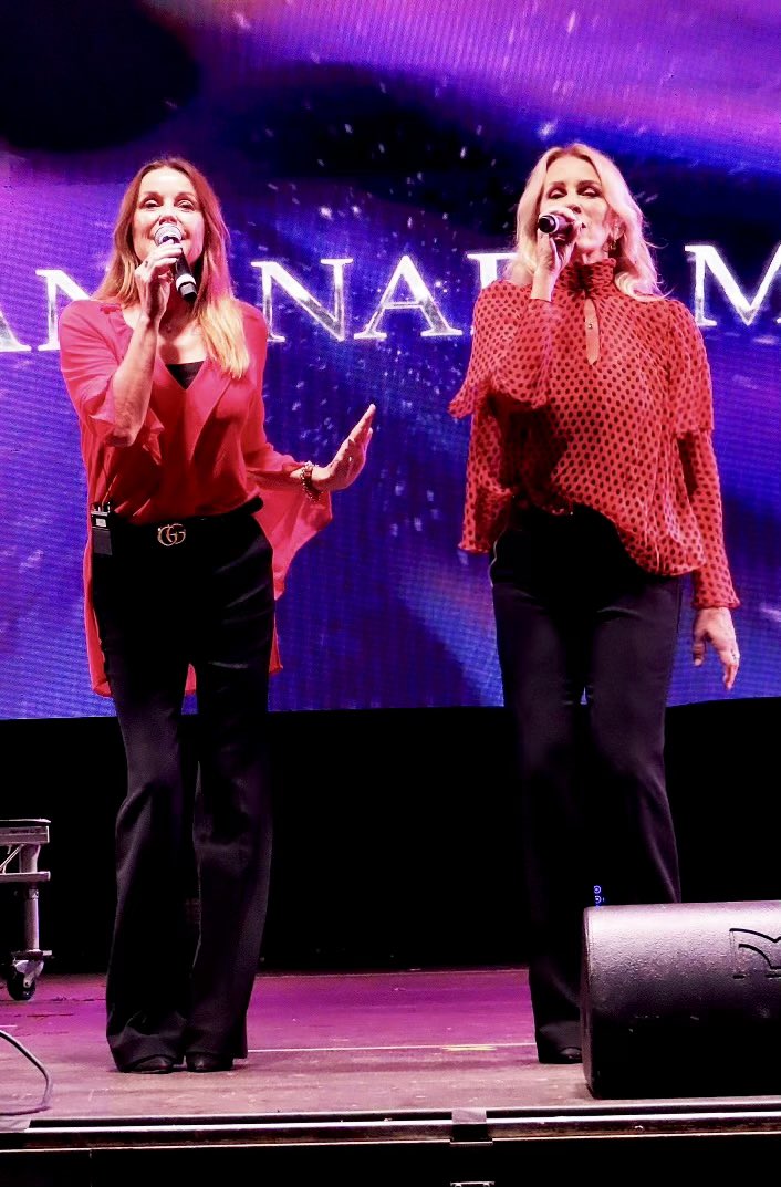 VivaBananarama's tweet photo. Thank you for a fabulous night #SolihullFest ~ great to see some familiar faces in the audience too!💫
Love S&amp;K x https://t.co/YFYFrKrLVH