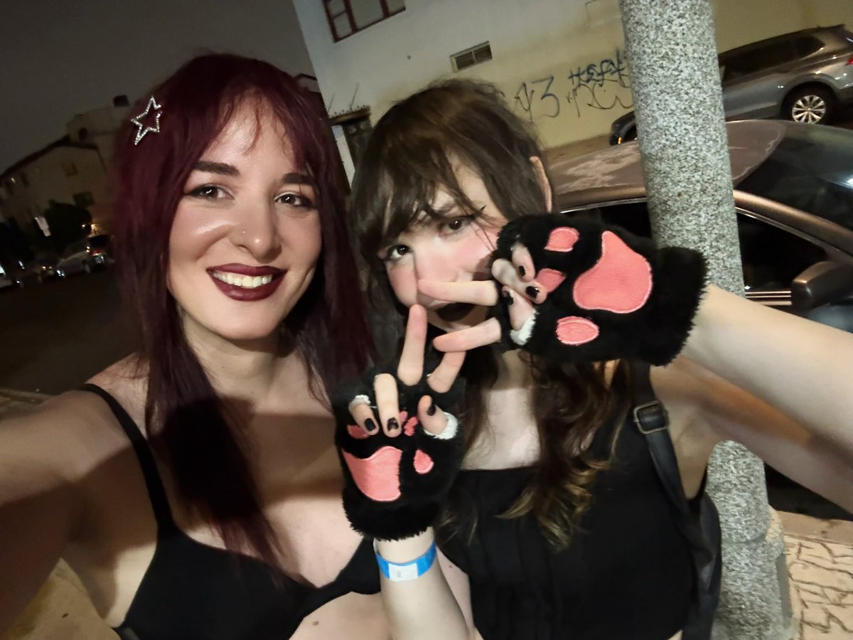 _WaterSpirit's tweet image. Spent last week teaching Morgana Ignis how to dj for her first rave and she crushed it 😈