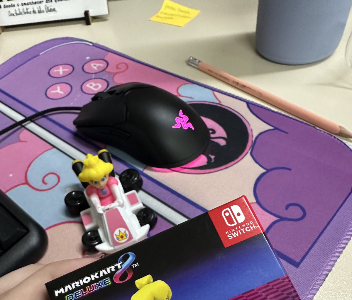 ehnaroca's tweet image. só aqui que eu tenho minhas viadages na mesa e ninguém me julga