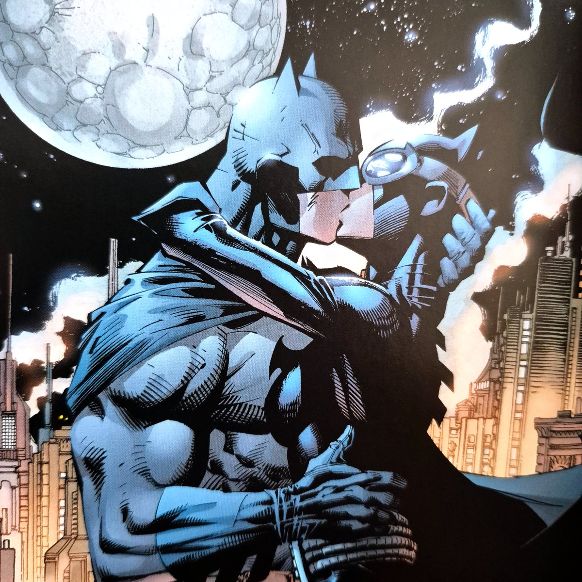 PaniniComicsEsp's tweet image. 🦇DC MUST-HAVE. BATMAN: HUSH
#24del7
El superventas firmado por Jeph Loeb y Jim Lee en un imprescindible volumen recopilatorio.
Una epidemia de crimen infecta Gotham. Todos los enemigos de Batman han emergido para sembrar el caos. ¿O acaso son todos peones del misterioso…