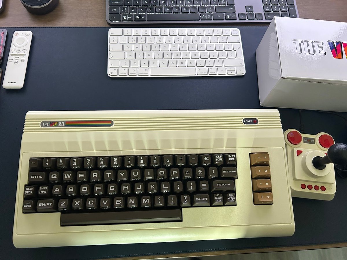 VirtualJames's tweet image. Picked up another bargain today.  I find these are becoming harder to find, The VIC20 with it&apos;s PET style keys looks good I think, not a patch on the original of course but still.  This is my 4th VIC20, I say no more but I would love a silver label like my mate @CharlesHawn66